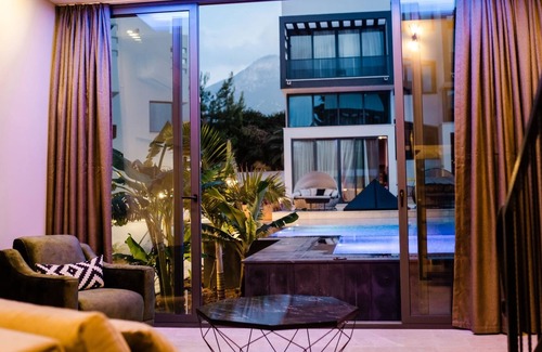 Karakum Casa | Chic Flat w Pool 5 min to Beach in Kyrenia