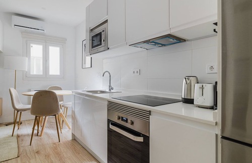 Salamanca Apartamento | Chic Fuente del Berro 1BR w/ Washer, Fully Furnished, by Blueground
