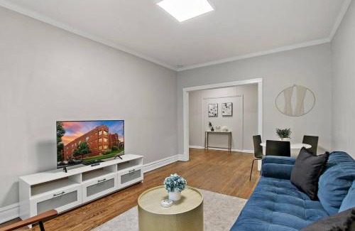 Avondale Apartamento | Chic & Fully Furnished 2BR Apartment - Roscoe 1