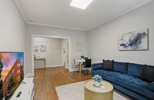 Avondale Apartamento | Chic & Fully Furnished 2BR Apartment - Roscoe 1