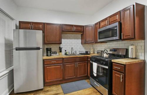Avondale Apartamento | Chic & Fully Furnished 2BR Apartment - Roscoe 1