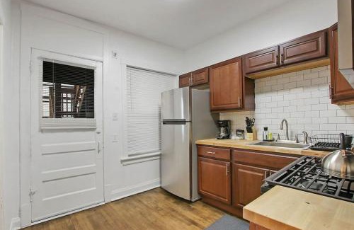 Avondale Apartamento | Chic & Fully Furnished 2BR Apartment - Roscoe 1