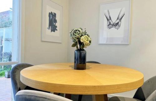 Fitzroy North Casa | Chic getaway at Fitzroy North