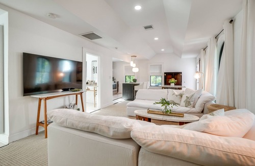 Beach Park Apartamento | Chic Getaway in Desirable South Tampa District!