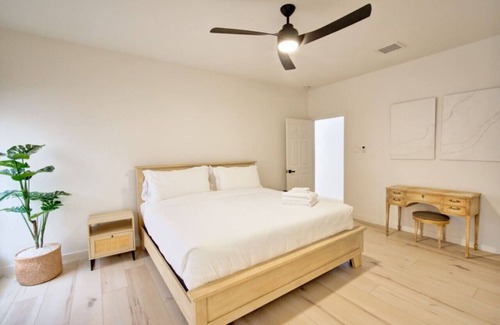 Addison Casa | Chic Haven in Addison: Comfy & Convenient!