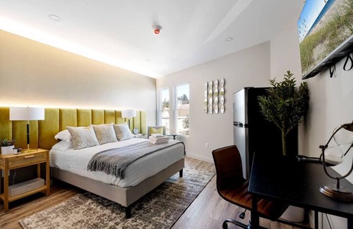 Middletown Condominio | Chic Haven: Modern and Stylish and Cozy Ambiance