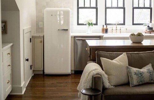 Rolling Acres Casa | Chic Haven: The Artisanal Carriage House