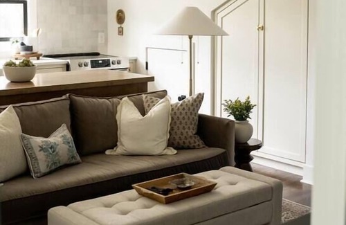 Rolling Acres Casa | Chic Haven: The Artisanal Carriage House