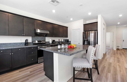 Jurupa Valley Casa | Chic Hillside Haven – 4BR Jurupa Valley Home for Monthly Stays #41393
