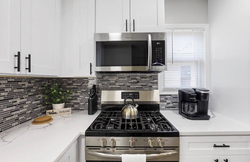 Fullersburg Casa | Chic Hinsdale Home, Open Concept