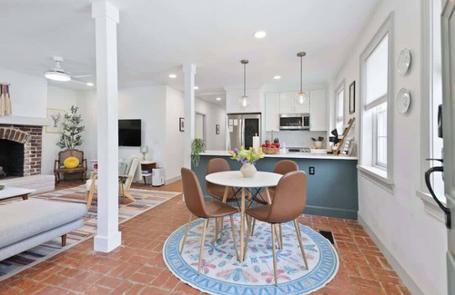 Historic District - North Apartamento | Chic Historic District Retreat | Walk to Forsyth & River Street