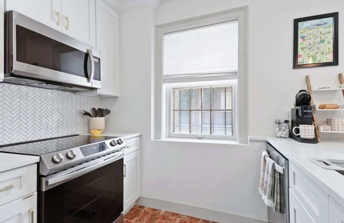 Historic District - North Apartamento | Chic Historic District Retreat | Walk to Forsyth & River Street