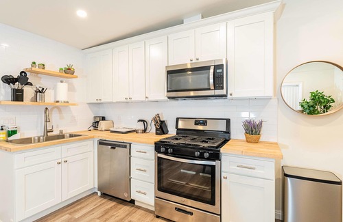 Glendora Casa | Chic Historic Route 66 Home - Ideal for Relaxation