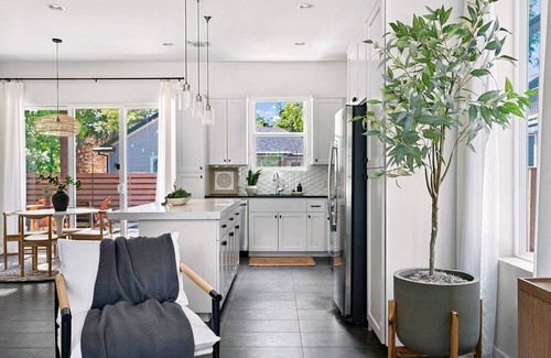 Govalle Casa | Chic Home Nr Downtown, Pets OK, Big Yard, Fire Pit