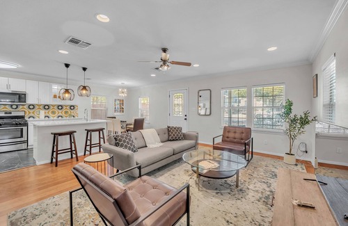 Dawson Casa | Chic Home-SoCo 1 block-5min Zilker & LadyBirdLake