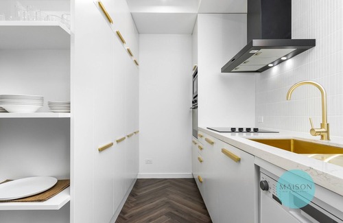 Newcastle Apartamento | Chic Honeysuckle Apartment