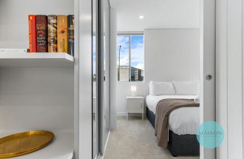 Newcastle Apartamento | Chic Honeysuckle Apartment