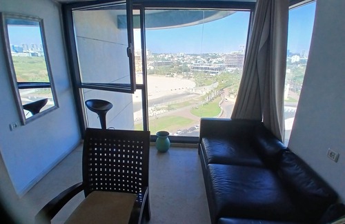 Herzliya Pituach Apartamento | Chic hotel suite in superb Herzliya with fitness room, WiFi and pool