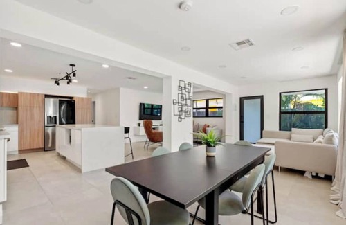 Victoria Park Casa | Chic House near Downtown & Beach