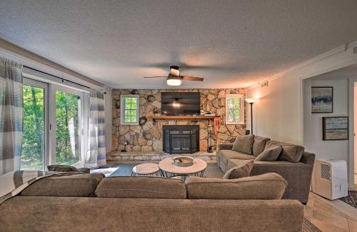 Townville Casa | Chic House with Private Dock on Lake Hartwell!