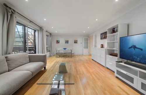 Abingdon Apartamento | Chic Kensington Apartment with Pool, Gym, Sauna, Balcony & 24-Hour Concierge