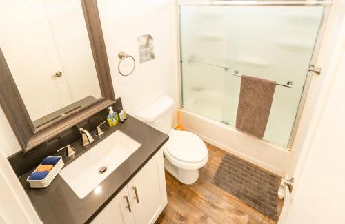 Wilshire Apartamento | Chic Koreatown 1 Bedroom Close to Downtown LA with free Gated Parking
