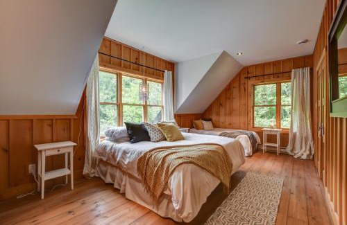 Lac-Superieur Chalet De Esquí | Chic log chalet with hot tub - Mont-Tremblant north side by Reserver.ca