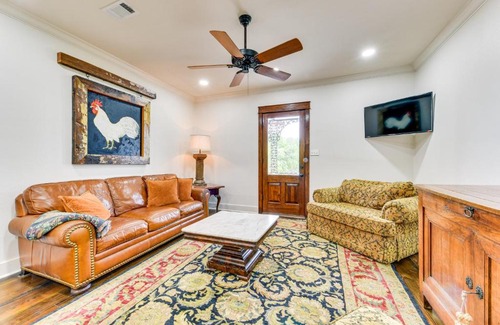 New Roads Apartamento | Chic Louisiana Retreat - Balcony and River Views!