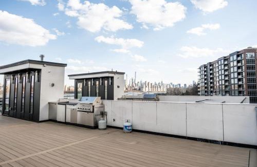 North Bergen Casa | Chic Luxury 4BR Townhome with NYC Views
