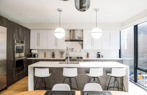 North Bergen Casa | Chic Luxury 4BR Townhome with NYC Views