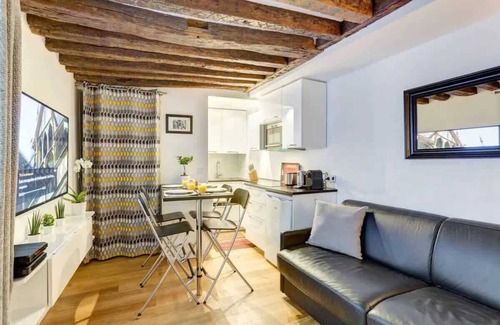 Marais Apartamento | Elegant Stay in Vibrant Le Marais