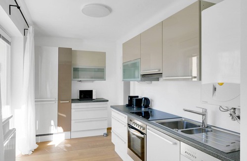 Matzleinsdorf Apartamento | Chic Margareten 2BR w/ A/C & Elevator near Hauptbahnhof, by Blueground