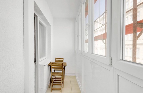 Matzleinsdorf Apartamento | Chic Margareten 2BR w/ A/C & Elevator near Hauptbahnhof, by Blueground