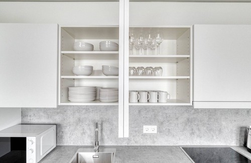 Vienna Apartamento | Chic Marinatower 3BR w/ Gym & Elevator, nr metro U2, by Blueground