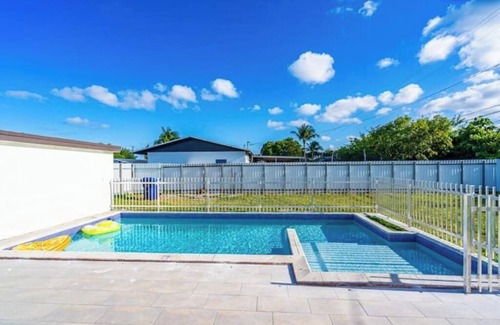 Palmetto Estates Casa | Chic Miami Private Pool Home