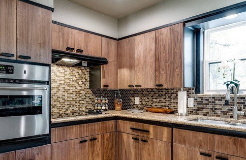 White Rock Hills Casa | Chic Mid-Century Modern w/pool, 10 min from downtown!