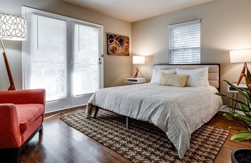 White Rock Hills Casa | Chic Mid-Century Modern w/pool, 10 min from downtown!