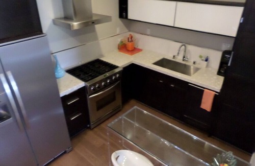 West Hollywood Casa | Casa elegante y moderna de dos habitaciones / dos baños frente al estacionamiento con estacionamiento $ 265 p nt