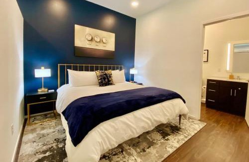 Edgehill Casa | CHIC Modern Nashville Condo POOL, PATIO, PARKING