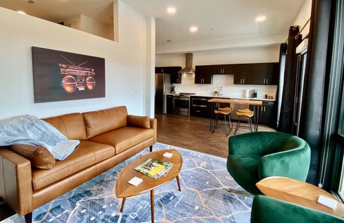 Edgehill Condominio | CHIC Modern Nashville Condo ★ POOL, PATIO, PARKING