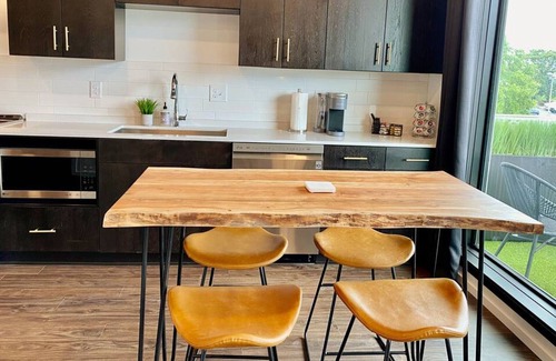 Edgehill Condominio | CHIC Modern Nashville Condo ★ POOL, PATIO, PARKING