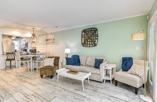 Murrells Inlet Casa | Chic Murrells Inlet Getaway ~ 2 Mi to Marsh Walk!