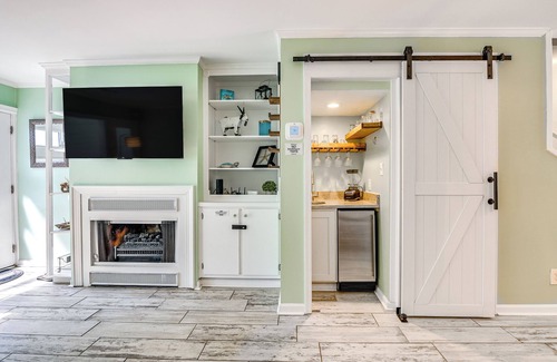 Murrells Inlet Casa | Chic Murrells Inlet Getaway ~ 2 Mi to Marsh Walk!