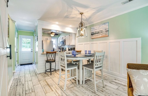Murrells Inlet Casa | Chic Murrells Inlet Getaway ~ 2 Mi to Marsh Walk!