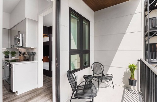Edgehill Apartamento | Chic Music Row Condo - Pool, Rooftop Deck with City View, Gym, Office + More!