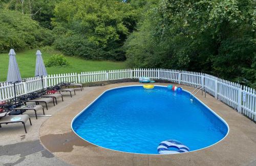 Kingston Springs Casa | Chic Nashville-Area Retreat with Private Pool!