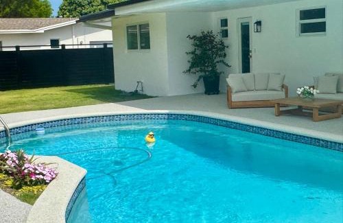 Cutler Bay Casa | Chic-ness Oasis