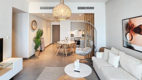 Dubai Apartamento | Chic New 2BR Dubai Creek Gate by Tanami Holiday Homes