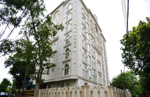 Gulberg Apartamento | Chic Noir 1 Bedroom Apartment Gulberg