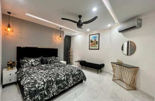 Gulberg Apartamento | Chic Noir 1 Bedroom Apartment Gulberg